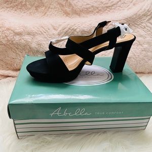 NEW Black Abella • Lapis Platform Sandals 🛍